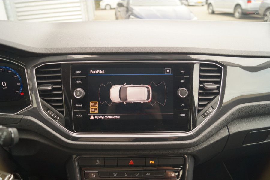 Volkswagen T-Roc 1.5 TSI 150pk Sport -PANO-DIGI-LED-ECC-PDC-
