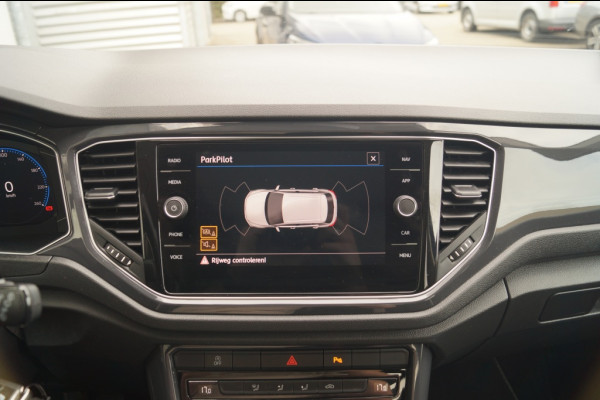 Volkswagen T-Roc 1.5 TSI 150pk Sport -PANO-DIGI-LED-ECC-PDC-