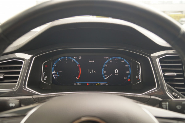 Volkswagen T-Roc 1.5 TSI 150pk Sport -PANO-DIGI-LED-ECC-PDC-