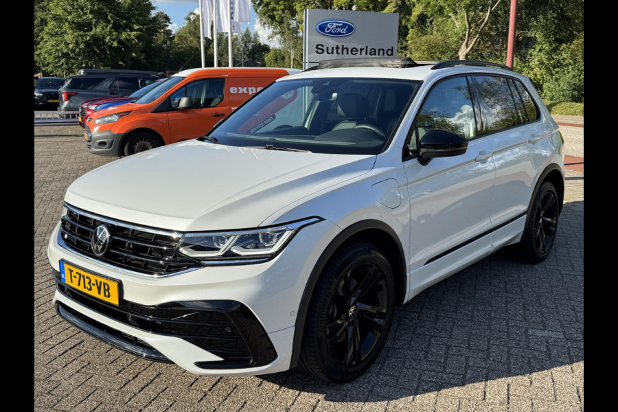 Volkswagen Tiguan 1.4 TSI eHybrid R-Line Business+ 245pk PHEV | Trekhaak | Panorama dak | Adaptieve Cruise | Achteruitrijcamera | Stoelverwarming | Virtuele cockpit | 1.800kg Trekgewicht !