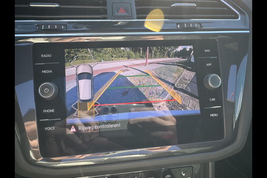 Volkswagen Tiguan 1.4 TSI eHybrid R-Line Business+ 245pk PHEV | Trekhaak | Panorama dak | Adaptieve Cruise | Achteruitrijcamera | Stoelverwarming | Virtuele cockpit | 1.800kg Trekgewicht !