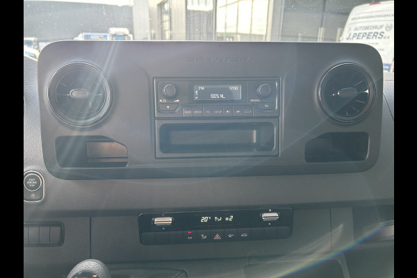 Mercedes-Benz Sprinter 516 CDI Bakwagen / Laadklep / Trekhaak / Zijdeur / Dak spoiler / Cruise control / Airco