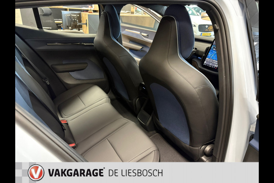 Volvo EX30 Single Motor Extended Range Plus 69 kWh / camera / stoel en stuur verwarming / verlengde garantie