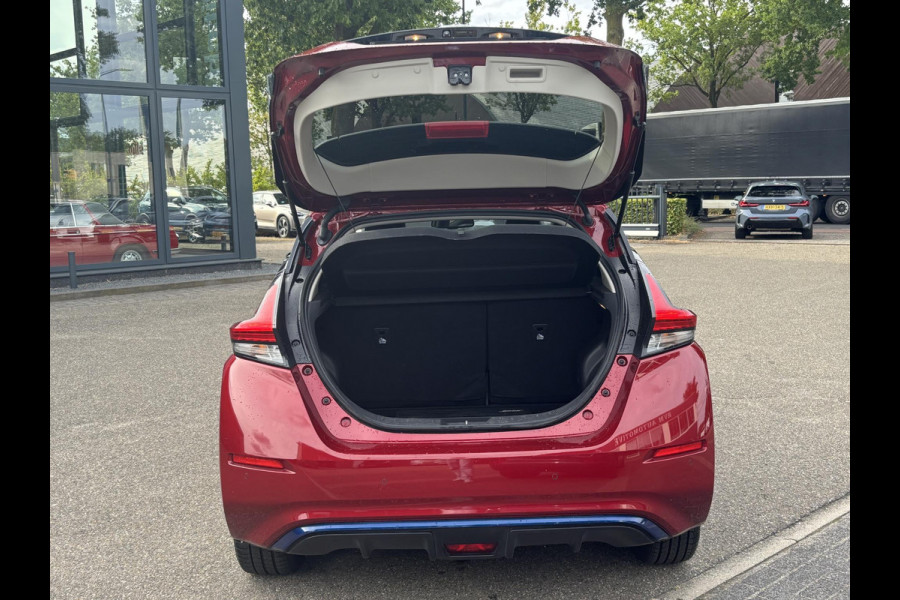 Nissan Leaf Tekna 40 kWh VAN: 14.900,- VOOR: 12.877,- UW HERFSTVOORDEEL: 2.023,- | Origineel NL Auto | 360° Camera | Stoel- & Stuurverwarming | Rijklaar met 12 mnd BOVAG Garantie!