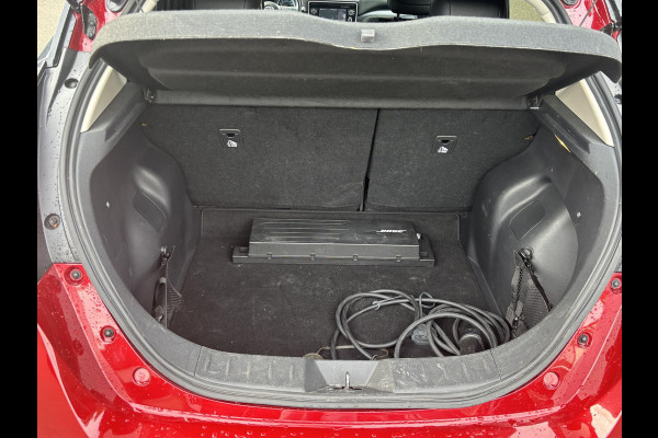 Nissan Leaf Tekna 40 kWh VAN: 14.900,- VOOR: 12.877,- UW HERFSTVOORDEEL: 2.023,- | Origineel NL Auto | 360° Camera | Stoel- & Stuurverwarming | Rijklaar met 12 mnd BOVAG Garantie!