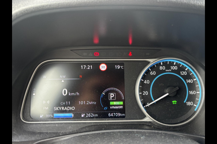 Nissan Leaf Tekna 40 kWh VAN: 14.900,- VOOR: 12.877,- UW HERFSTVOORDEEL: 2.023,- | Origineel NL Auto | 360° Camera | Stoel- & Stuurverwarming | Rijklaar met 12 mnd BOVAG Garantie!