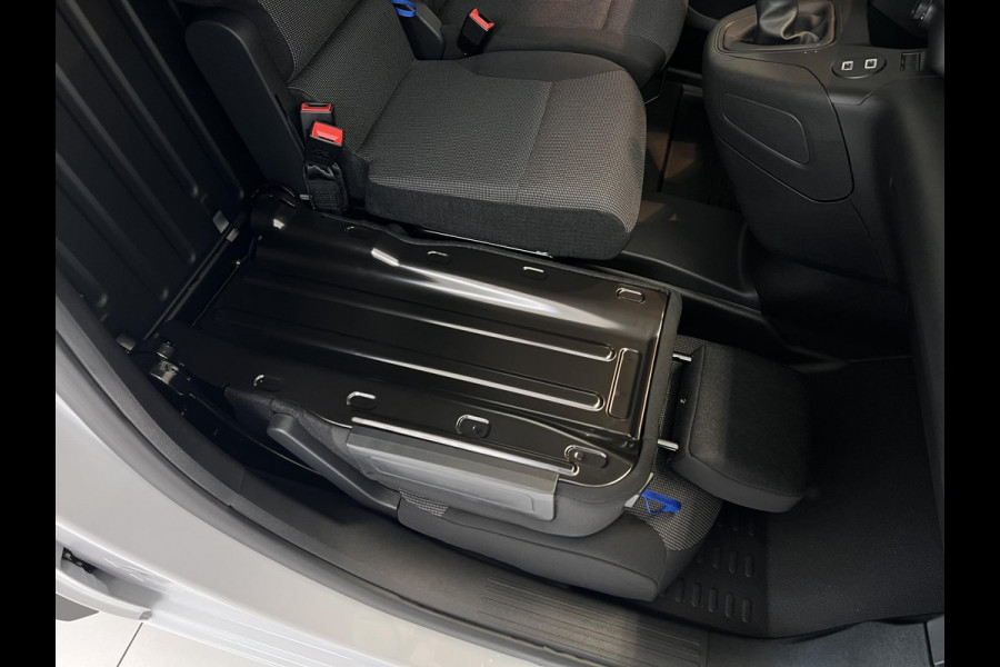 Peugeot Partner L1 100 Pk. | 2,9% rente | navi incl. Apple Carplay | camera | digitale binnenspiegel | dodehoek detectie | parkeersensoren | 3-zitter | rijklaarprijs