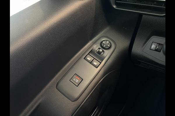Peugeot Partner L1 100 Pk. | 2,9% rente | navi incl. Apple Carplay | camera | digitale binnenspiegel | dodehoek detectie | parkeersensoren | 3-zitter | rijklaarprijs