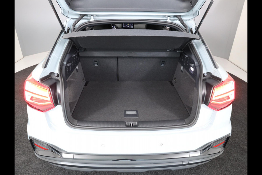 Audi Q2 35 TFSI S Edition | 150 pk S-tronic | S-Line| LM-velgen| Verlengde garantie | Navigatie met Touchscreen | Parkeersensoren achter | Adaptieve cruise control | Matrix LED koplampen | S-line |Private lease vanaf €629,- pm