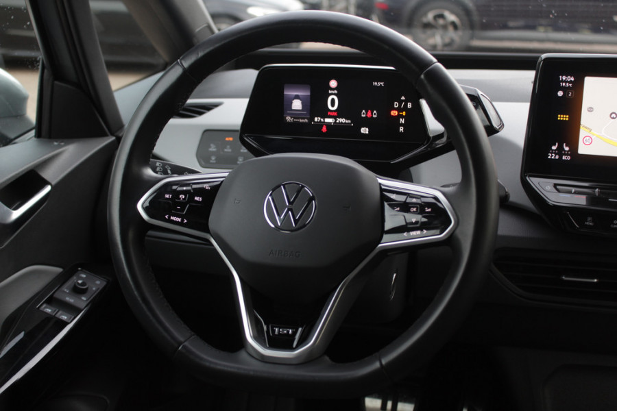 Volkswagen ID.3 First Plus 58 kWh / Camera / Keyless / Matrix LED / Interieurvoorverwarming / 19'' / DAB / 19'' / Navigatie / ACC