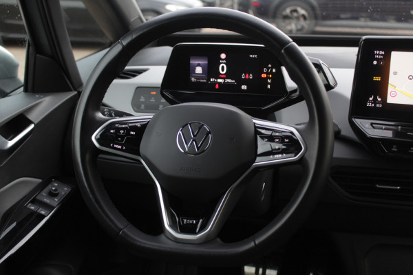 Volkswagen ID.3 First Plus 58 kWh / Camera / Keyless / Matrix LED / Interieurvoorverwarming / 19'' / DAB / 19'' / Navigatie / ACC