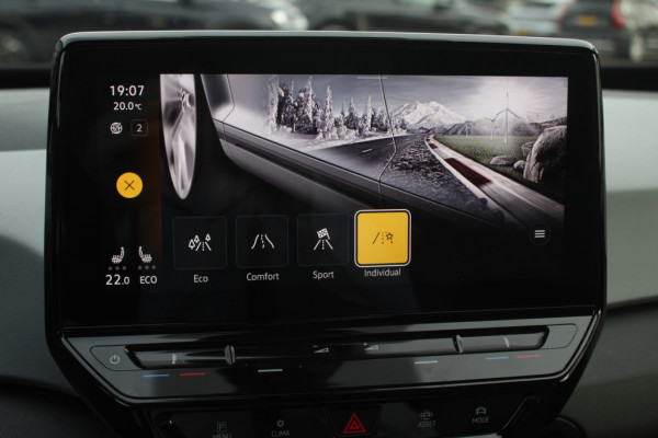 Volkswagen ID.3 First Plus 58 kWh / Camera / Keyless / Matrix LED / Interieurvoorverwarming / 19'' / DAB / 19'' / Navigatie / ACC