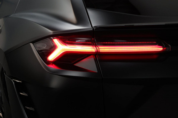 Lamborghini Urus 4.0 V8 S 668+PK BTW/PPF/AKRAPOVIC/KERAMISCH/B&O/PANO/ACHTERAS.B/LEDER+MASSAGE/23"/CAM/ACC/ECC/FABRIEKSGARANTIE!
