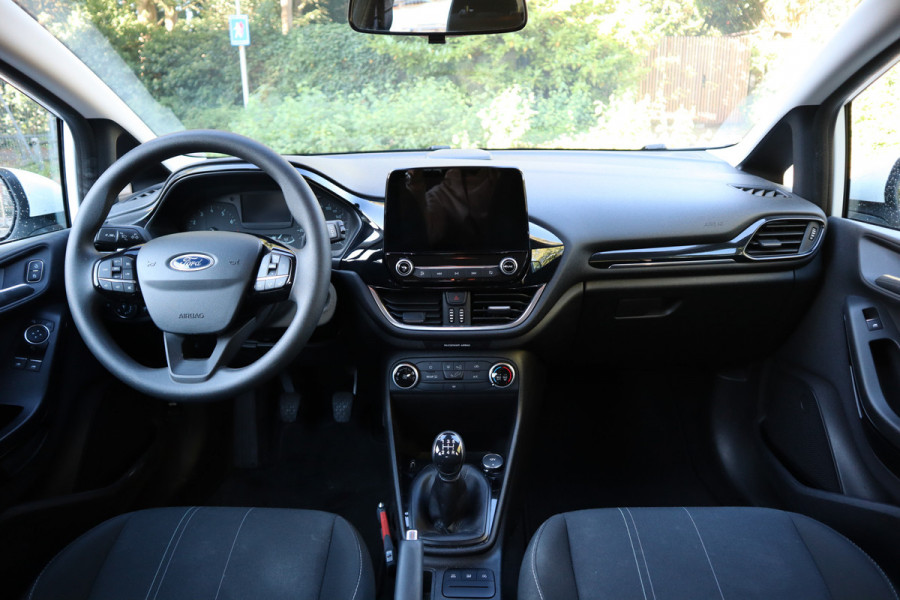 Ford Fiesta 1.1 | Navi | Carplay | Parkeersensoren | Cruise control |