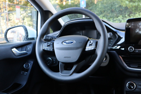 Ford Fiesta 1.1 | Navi | Carplay | Parkeersensoren | Cruise control |