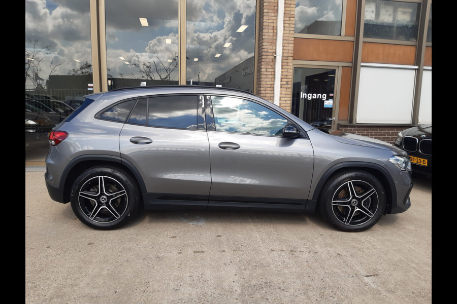 Mercedes-Benz GLA 250 4MATIC AMG Line
