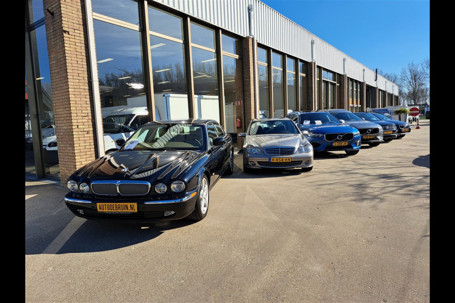 Mercedes-Benz GLA 250 4MATIC AMG Line