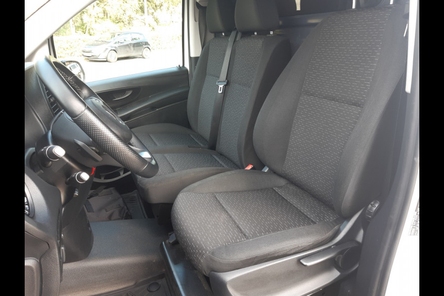 Mercedes-Benz eVito 112 - 66 kWh 290Km Range - Navi - Achteruitrijcamera Mercedes-Benz eVito 112 - 66 kWh 290Km Range - Navi - Achteruitrijcamera