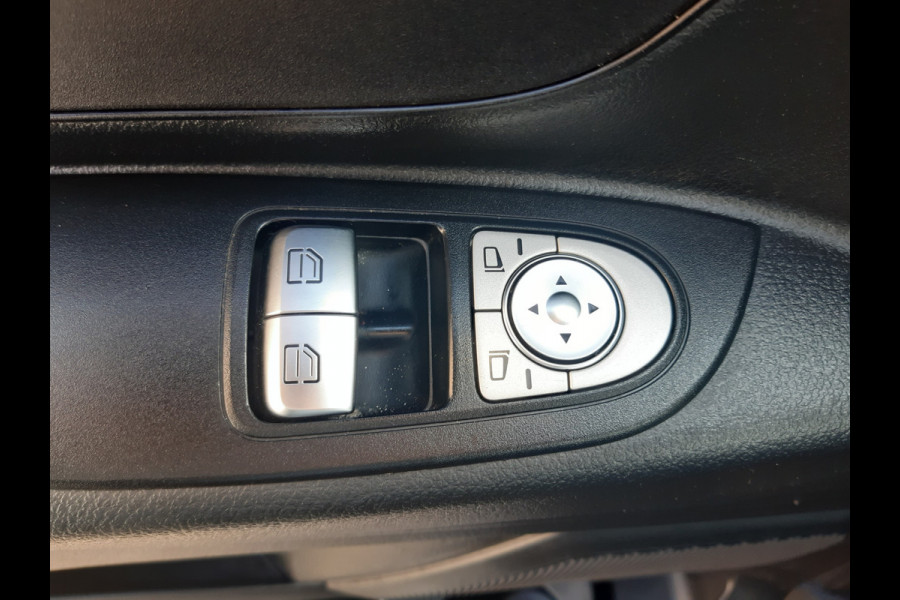 Mercedes-Benz eVito 112 - 66 kWh 290Km Range - Navi - Achteruitrijcamera Mercedes-Benz eVito 112 - 66 kWh 290Km Range - Navi - Achteruitrijcamera