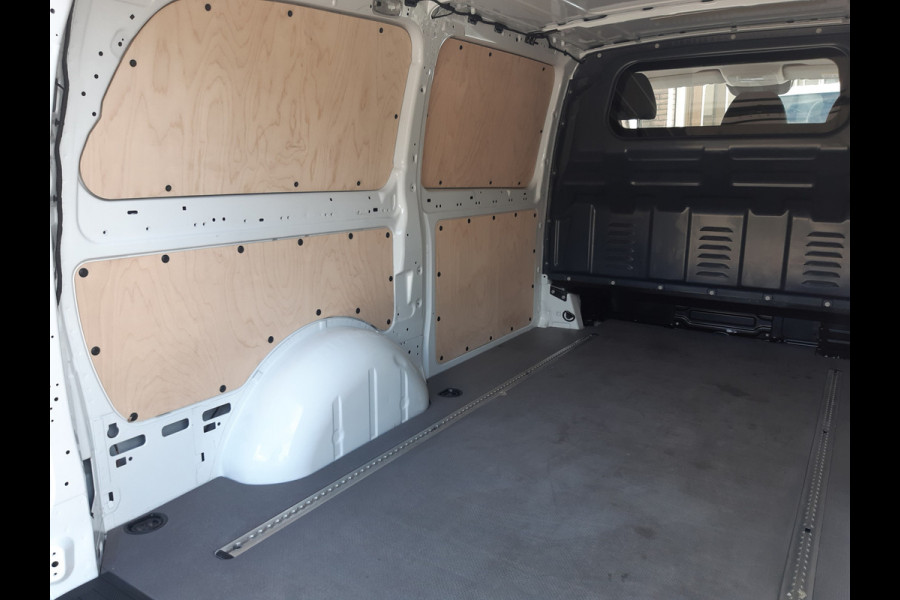 Mercedes-Benz eVito 112 - 66 kWh 290Km Range - Navi - Achteruitrijcamera Mercedes-Benz eVito 112 - 66 kWh 290Km Range - Navi - Achteruitrijcamera