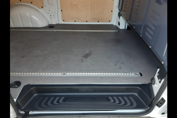 Mercedes-Benz eVito 112 - 66 kWh 290Km Range - Navi - Achteruitrijcamera Mercedes-Benz eVito 112 - 66 kWh 290Km Range - Navi - Achteruitrijcamera