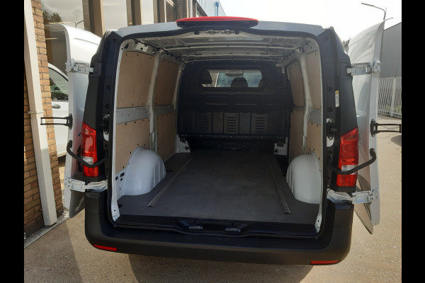 Mercedes-Benz eVito 112 - 66 kWh 290Km Range - Navi - Achteruitrijcamera Mercedes-Benz eVito 112 - 66 kWh 290Km Range - Navi - Achteruitrijcamera