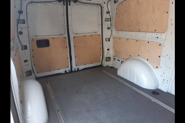 Mercedes-Benz eVito 112 - 66 kWh 290Km Range - Navi - Achteruitrijcamera Mercedes-Benz eVito 112 - 66 kWh 290Km Range - Navi - Achteruitrijcamera