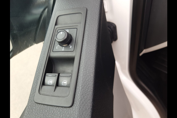 Volkswagen Transporter 2.0 TDI Autm. Airco ,L2 , Cruise Control , Navi ,Achterdeuren 110Kw/150Pk