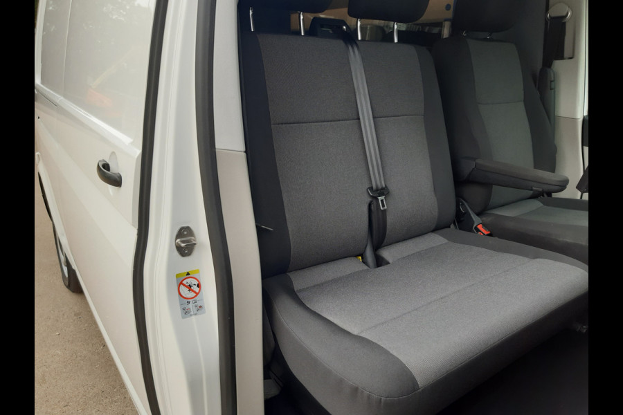 Volkswagen Transporter 2.0 TDI Autm. Airco ,L2 , Cruise Control , Navi ,Achterdeuren 110Kw/150Pk