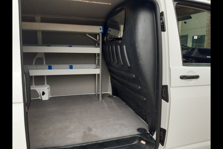Volkswagen Transporter 2.0 TDI Autm. Airco ,L2 , Cruise Control , Navi ,Achterdeuren 110Kw/150Pk