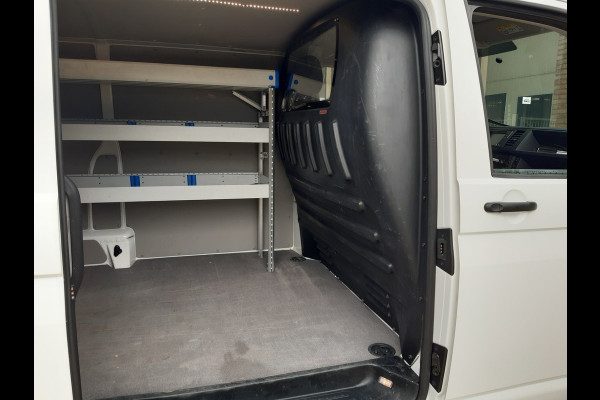 Volkswagen Transporter 2.0 TDI Autm. Airco ,L2 , Cruise Control , Navi ,Achterdeuren 110Kw/150Pk