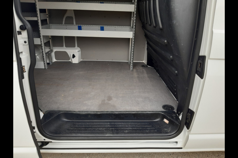 Volkswagen Transporter 2.0 TDI Autm. Airco ,L2 , Cruise Control , Navi ,Achterdeuren 110Kw/150Pk
