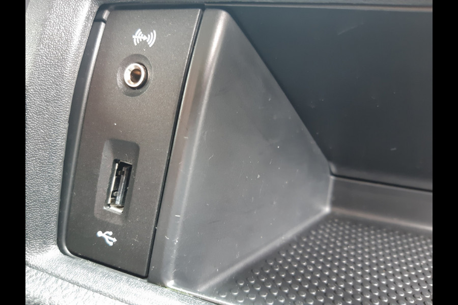 Volkswagen Transporter 2.0 TDI Autm. Airco ,L2 , Cruise Control , Navi ,Achterdeuren 110Kw/150Pk
