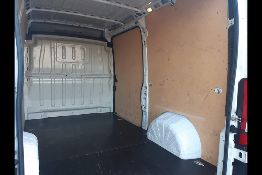 Peugeot Boxer 2.2 BlueHDi 140 Pk L2/H2 Airco Cruise Control Navigatie