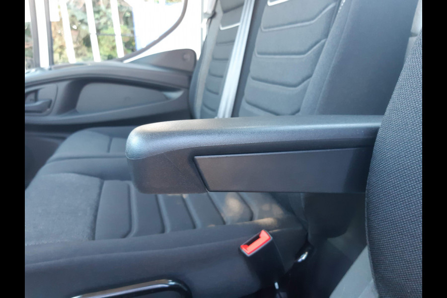 Iveco Daily 35C18 3.0d Autm. 3500 Kg Trekhaak Airco Cruisecontrol XXL Laadbak 4.87 Lang