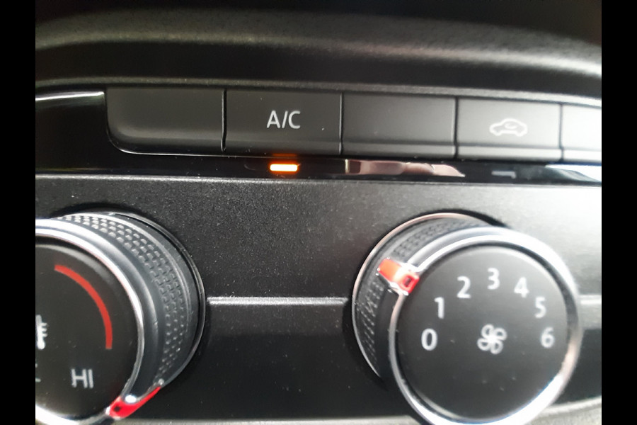 Volkswagen Transporter 2.0 TDI L2 82 Kw Comfortline Navi , Cruisecontrol Achterdeuren Lange uitvoering