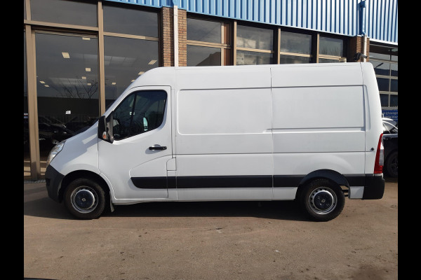 Renault Master 2.3 dCi 145 Pk/107kw L2/H2 Airco Cruisecontrol Achteruitrijcamera , Achteropstap ,Trekhaak