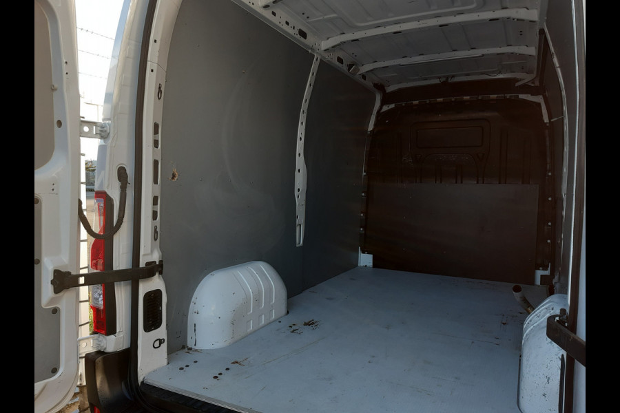Renault Master 2.3 dCi 145 Pk/107kw L2/H2 Airco Cruisecontrol Achteruitrijcamera , Achteropstap ,Trekhaak