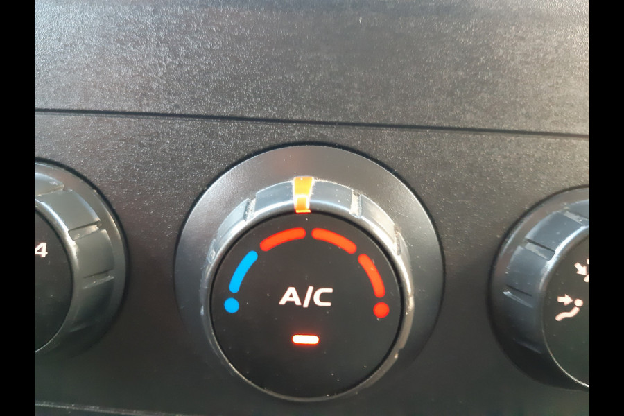 Renault Master 2.3 dCi 145 Pk/107kw L2/H2 Airco Cruisecontrol Achteruitrijcamera , Achteropstap ,Trekhaak