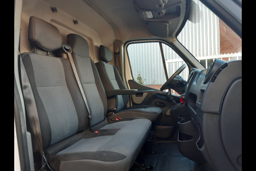Renault Master 2.3 dCi 145 Pk/107kw L2/H2 Airco Cruisecontrol Achteruitrijcamera , Achteropstap ,Trekhaak