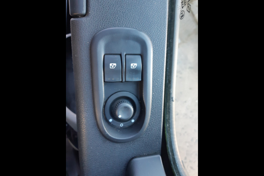 Renault Master 2.3 dCi 145 Pk/107kw L2/H2 Airco Cruisecontrol Achteruitrijcamera , Achteropstap ,Trekhaak