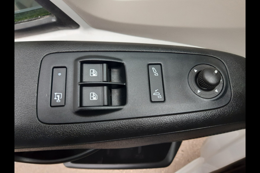 Peugeot Boxer 2.2 BlueHDi 140 Pk L2/H2 Airco Cruise Control Navigatie