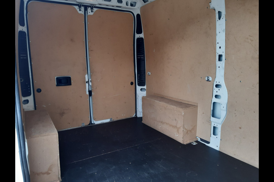 Peugeot Boxer 2.2 BlueHDi 140 Pk L2/H2 Airco Cruise Control Navigatie