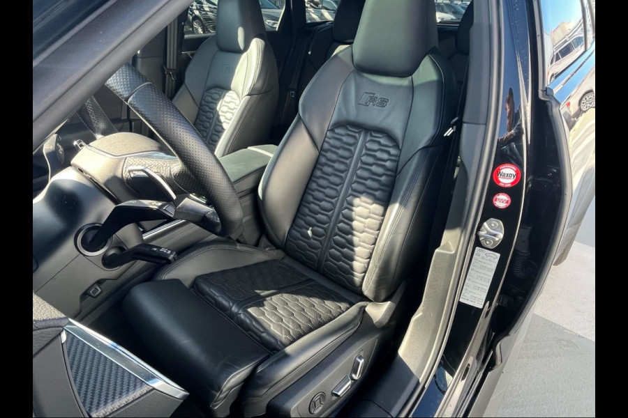 Audi RS6 Avant TFSI quattro / Trekhaak / Panoramadak / Keramisch / 360Camera / Head-up / Softclose / Standverwarming / B&O / Volleder / 22'' /  Apple CarPlay / Achterasbesturing / Luchtvering / Dodehoek / DAB / ACC / St