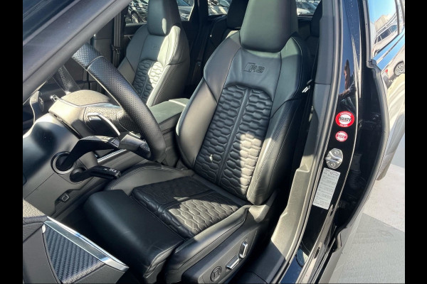 Audi RS6 Avant TFSI quattro / Trekhaak / Panoramadak / Keramisch / 360Camera / Head-up / Softclose / Standverwarming / B&O / Volleder / 22'' /  Apple CarPlay / Achterasbesturing / Luchtvering / Dodehoek / DAB / ACC / St