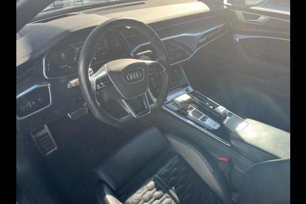 Audi RS6 Avant TFSI quattro / Trekhaak / Panoramadak / Keramisch / 360Camera / Head-up / Softclose / Standverwarming / B&O / Volleder / 22'' /  Apple CarPlay / Achterasbesturing / Luchtvering / Dodehoek / DAB / ACC / St