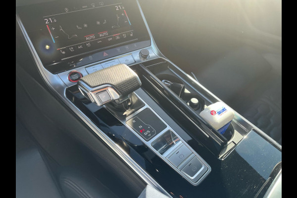 Audi RS6 Avant TFSI quattro / Trekhaak / Panoramadak / Keramisch / 360Camera / Head-up / Softclose / Standverwarming / B&O / Volleder / 22'' /  Apple CarPlay / Achterasbesturing / Luchtvering / Dodehoek / DAB / ACC / St