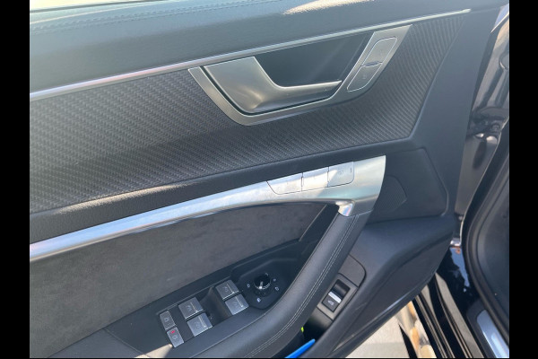 Audi RS6 Avant TFSI quattro / Trekhaak / Panoramadak / Keramisch / 360Camera / Head-up / Softclose / Standverwarming / B&O / Volleder / 22'' /  Apple CarPlay / Achterasbesturing / Luchtvering / Dodehoek / DAB / ACC / St