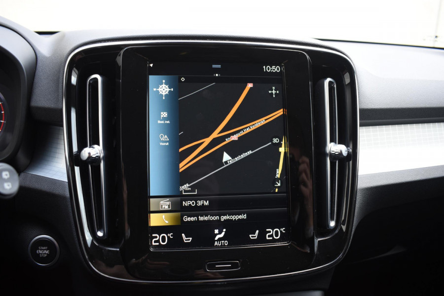 Volvo XC40 T2 129PK Automaat Business Pro / Navigatie / Parkeersensoren + Camera / Adaptieve Cruise Control / Stuur-Stoelverwarming / Elektrische Achterklep / LM Velgen