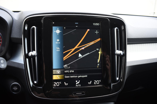Volvo XC40 T2 129PK Automaat Business Pro / Navigatie / Parkeersensoren + Camera / Adaptieve Cruise Control / Stuur-Stoelverwarming / Elektrische Achterklep / LM Velgen